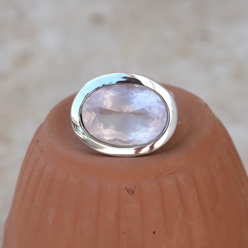 Bague horizontale argent et pierre ovale en Quartz rose T54