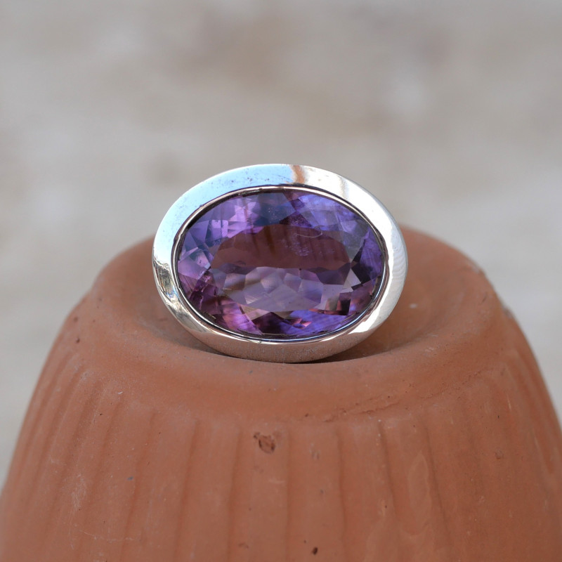 Bague horizontale argent et pierre ovale en améthyste (violet) T56/59
