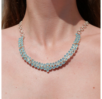 Collier plastron argent 67 pierres facettées en Calcédoine bleue