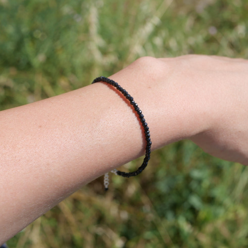 Bracelet fin pierres spinelle noir fermoir argent