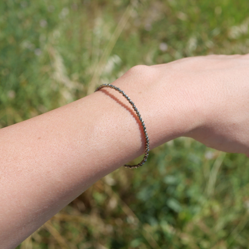 Bracelet fin pierres Pyrite facettées fermoir argent