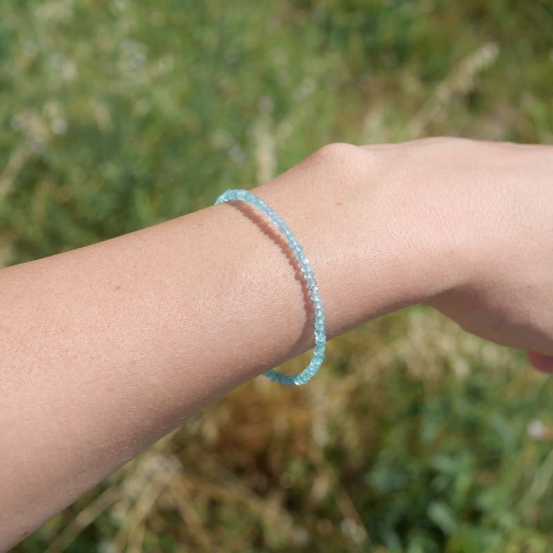 Bracelet fin pierres Apatite facettées fermoir argent