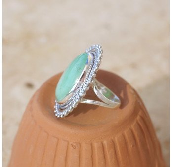 Bague ovale argent ciselé et pierre Chrysoprase T54