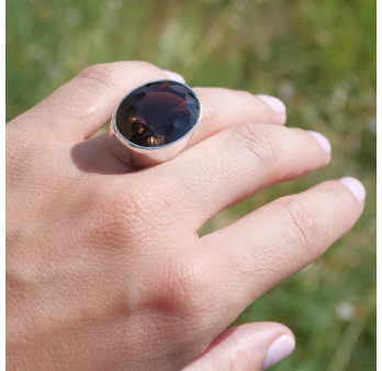 Bague ovale haute en argent et Quartz fumé taille concave T54