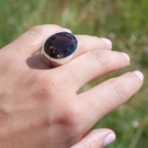 Bague ovale haute en argent et Quartz fumé taille concave T54