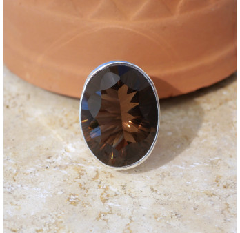 Bague ovale haute en argent et Quartz fumé taille concave T54