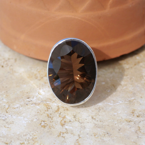 Bague ovale haute en argent et Quartz fumé taille concave T54