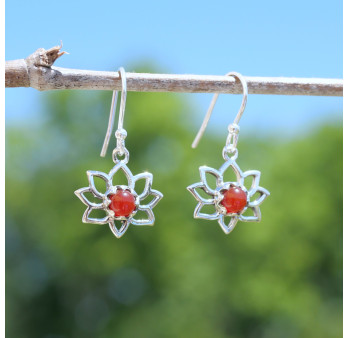 Petites boucles d'oreilles Lotus argent pierre Cornaline