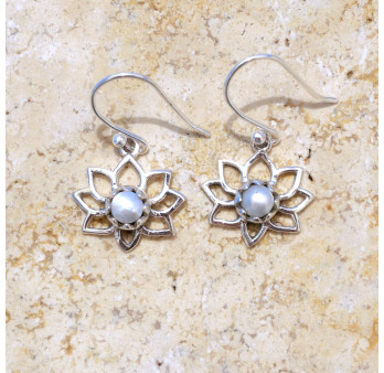 Petites boucles d'oreilles Lotus argent Perle de culture