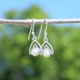 Petites boucles d'oreilles triangulaires argent ajouré et Perle