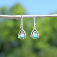 Petites boucles d'oreilles triangulaires argent ajouré et Howlite bleue