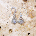 Petites boucles d'oreilles triangulaires argent ajouré et Pierre de lune