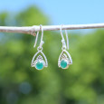Petites boucles d'oreilles triangulaires argent ajouré et Agate verte