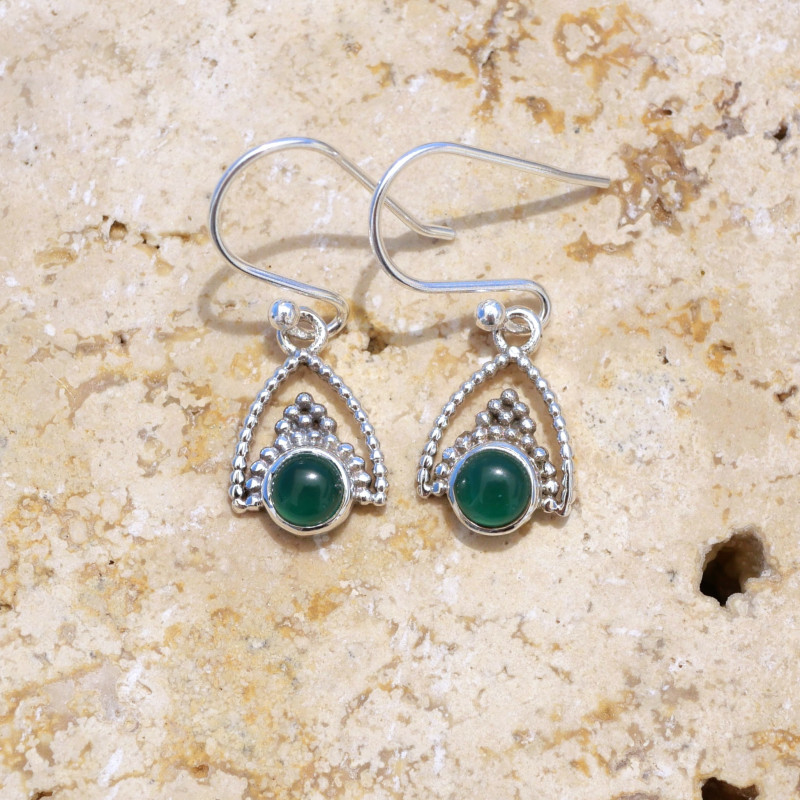 Petites boucles d'oreilles triangulaires argent ajouré et Agate verte