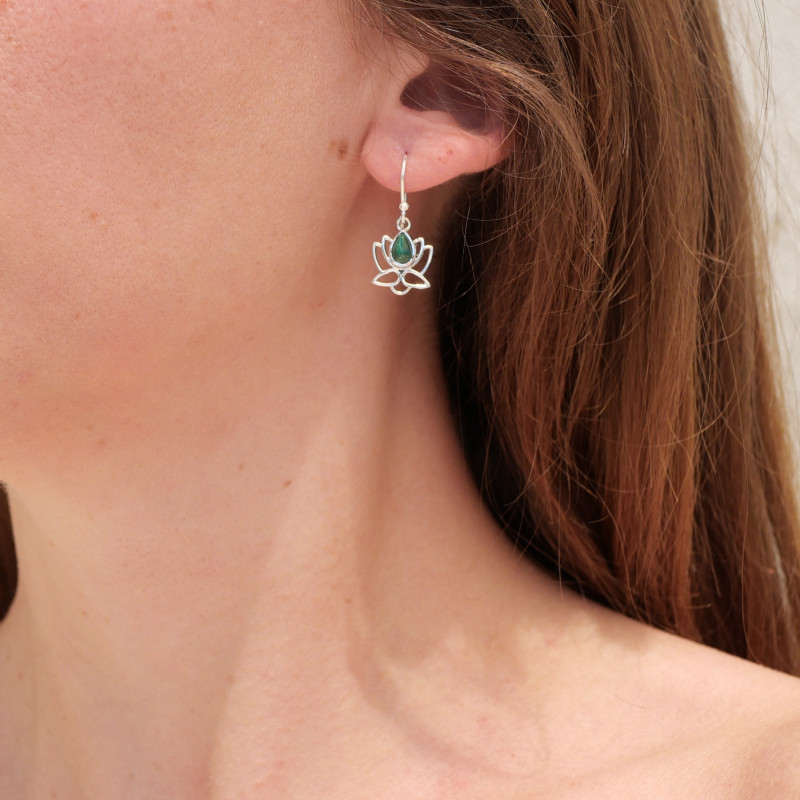 Petites boucles d'oreilles Lotus argent et pierre Malachite