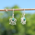 Petites boucles d'oreilles Lotus argent et pierre Malachite