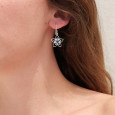 Boucles d'oreilles fleurs ajourées argent et pierre Lapis lazuli
