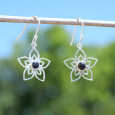 Boucles d'oreilles fleurs ajourées argent et pierre Onyx noir