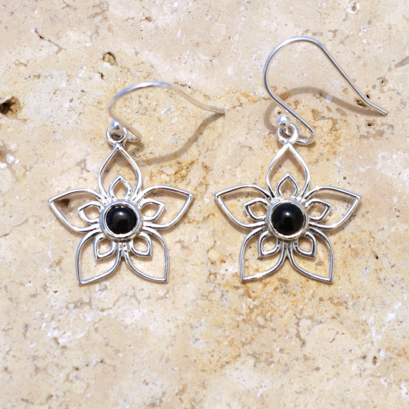 Boucles d'oreilles fleurs ajourées argent et pierre Onyx noir