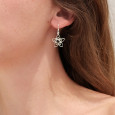 Boucles d'oreilles fleurs ajourées argent et pierre Onyx noir