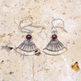 Boucles d'oreilles éventail ajourées argent et pierre Grenat