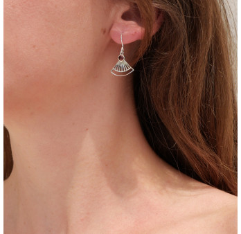 Boucles d'oreilles éventail ajourées argent et pierre Grenat
