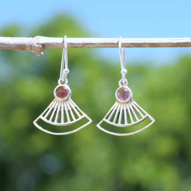 Boucles d'oreilles éventail ajourées argent et pierre Grenat