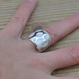 Bague bombée large en argent et Nacre (blanc) T50/52