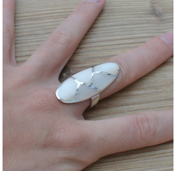 Longue bague femme argent oblongue et Nacre blanche coquillage