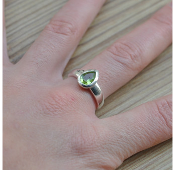 Bague femme en argent et pierre fine Péridot en forme de goutte facettée