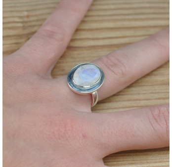 Bague ovale belle pierre naturelle Pierre de lune blanche et argent oxydé