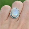 Bague ovale belle pierre naturelle Pierre de lune blanche et argent oxydé