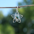 Pendentif fleur ajourée argent et pierre Malachite