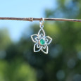 Pendentif fleur ajourée argent et pierre Agate verte