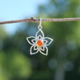 Pendentif fleur ajourée argent et pierre Cornaline Pendentif fleur ajourée argent et pierre Cornaline