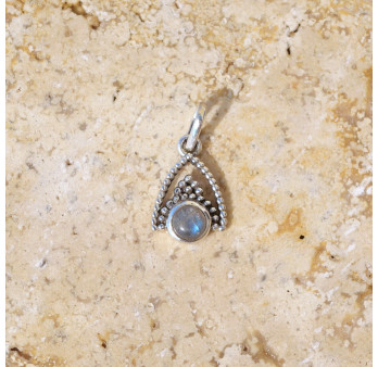Petit pendentif triangulaire argent ajouré et Labradorite