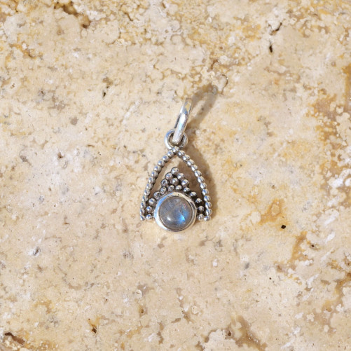 Petit pendentif triangulaire argent ajouré et Labradorite