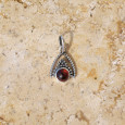 Petit pendentif triangulaire argent ajouré et Grenat