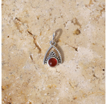 Petit pendentif triangulaire argent ajouré et Cornaline