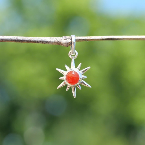 Petit pendentif Soleil en argent pierre Cornaline