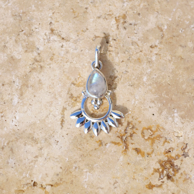 Petit pendentif bohème argent et Pierre de lune