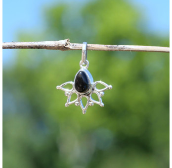 Petit pendentif fin ajouré argent pierre Onyx noir