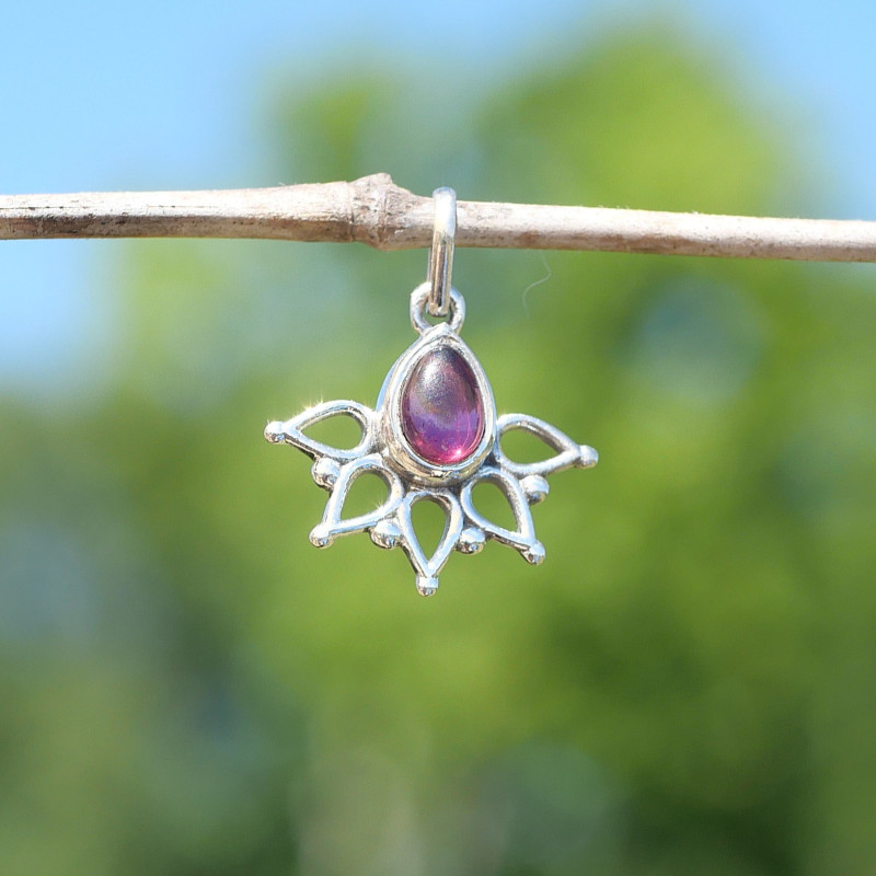 Petit pendentif fin ajouré argent pierre Grenat