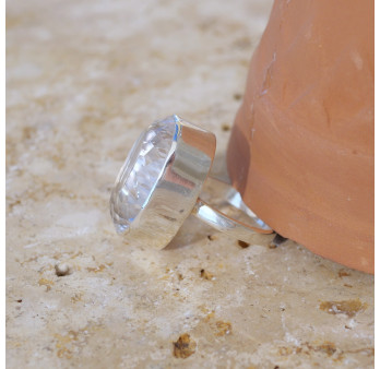 Bague ovale Cristal de roche concave et argent T56