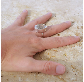 Bague ovale Cristal de roche concave et argent T56