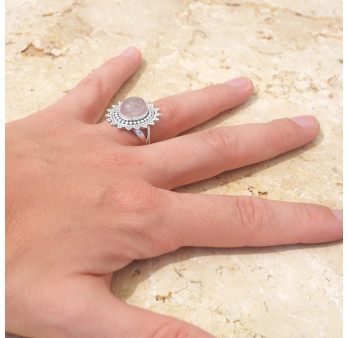 Bague soleil pierre ovale en Quartz rose et argent ciselé T53