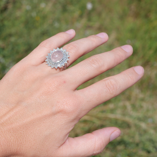 Bague soleil pierre ovale en Quartz rose et argent ciselé T53