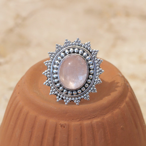 Bague soleil pierre ovale en Quartz rose et argent ciselé T53