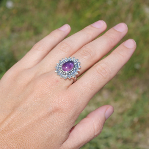 Bague soleil pierre goutte en Améthyste et argent ciselé T60