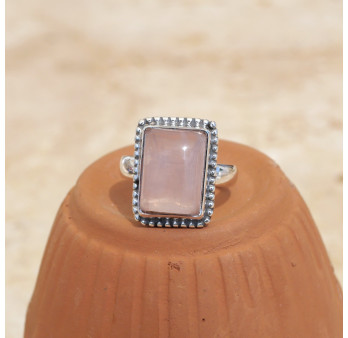 Bague rectangulaire argent ciselé et pierre Quartz rose T58